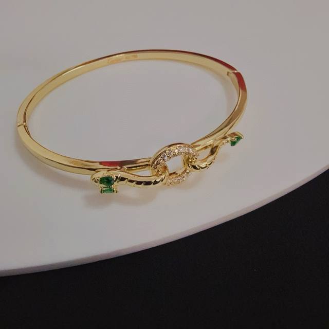 We produce compass open rings, which can be customized with 18K real gold and re