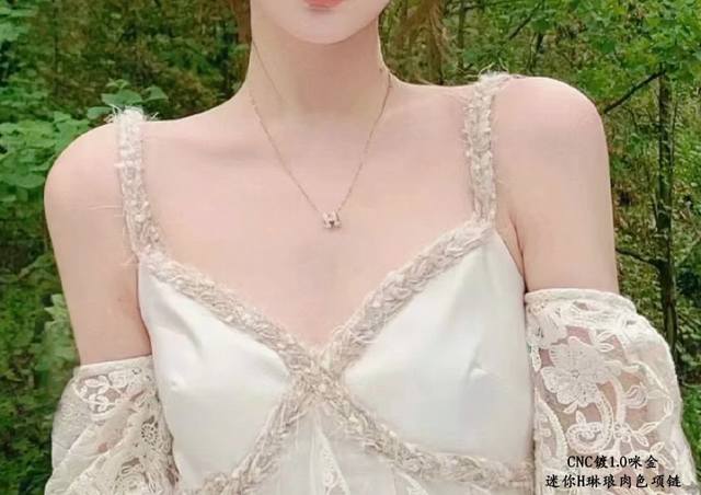 We sell necklaces Z 50, please consult the customer for large quantities! D Five