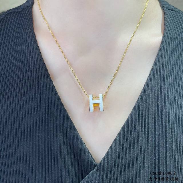 P price Aquamarine color