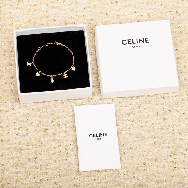 Code E2682 Chanel earrings are hot-selling and are on sale now. Genuine products