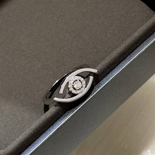Gucci Blind For Love wide and narrow bracelet The details are enlarged again The