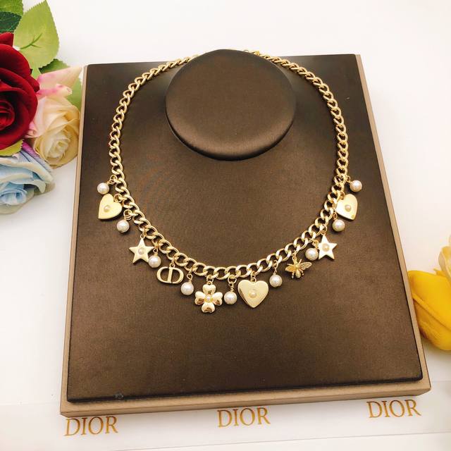 Chanel 24B hollow bow long necklace Light gold with hollow design Retro and girl