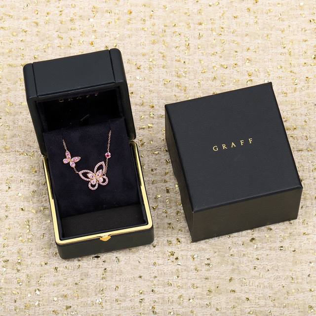 The Lvbreeze necklace from Lvbreeze uses dazzling metal wire to outline the Mono