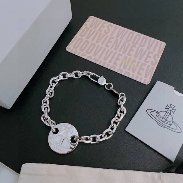 Chanel new earrings counter synchronous new double C earrings precision crafted