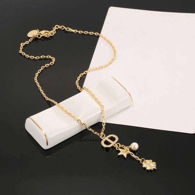 Beautiful Lv Louis Vuitton letter necklace high-end custom original thick gold e