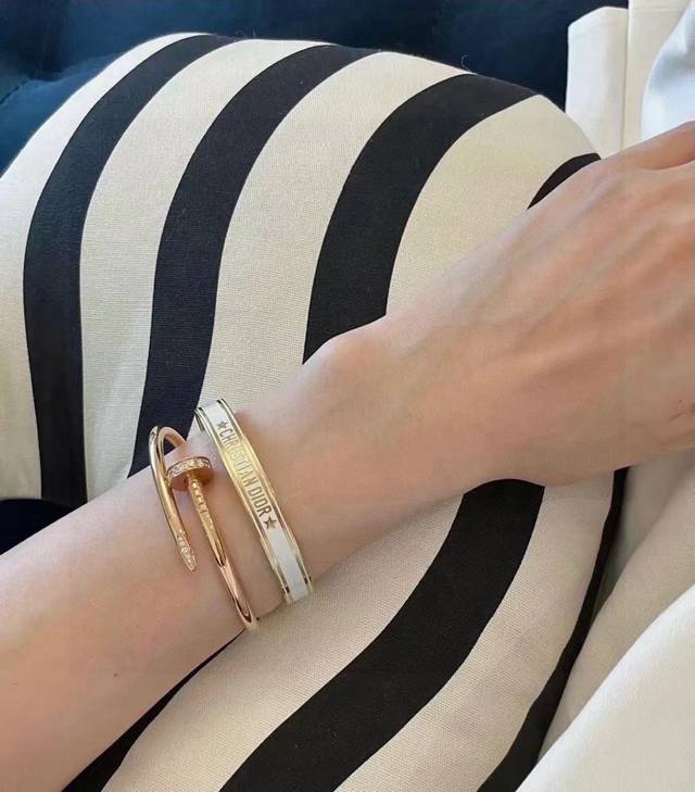 Dior classic style, the same style as many goddesses, simple and generous, class
