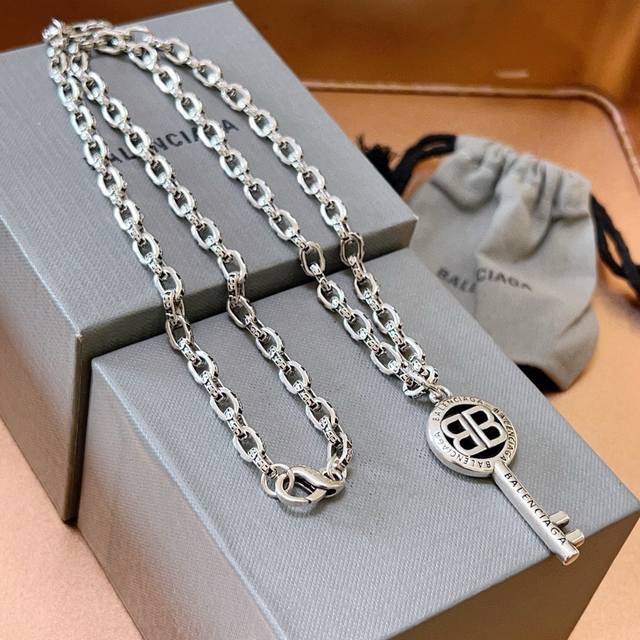Chanel's new flower pot earrings are made with great detail. This design is very