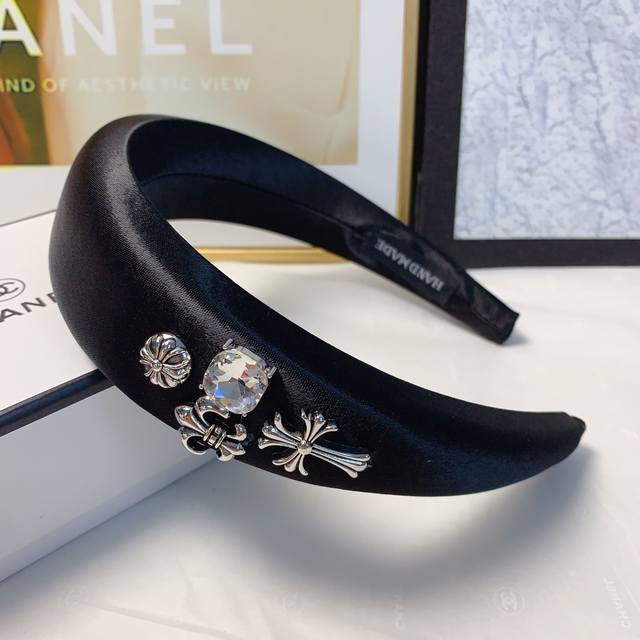 The latest bracelet is exclusive and high quality. The latest classic style of G