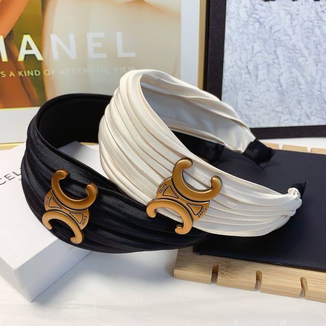 210 We produce a thick version of the pig nose bracelet, the Z door is made of s
