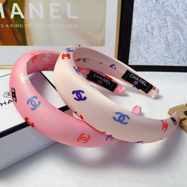 Our necklace is Zp7020, bracelet is 4100, large quantity please consult customer