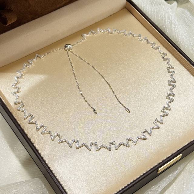 Price Classic narrow starry Love bracelet, the effect of wax diamond inlay is no