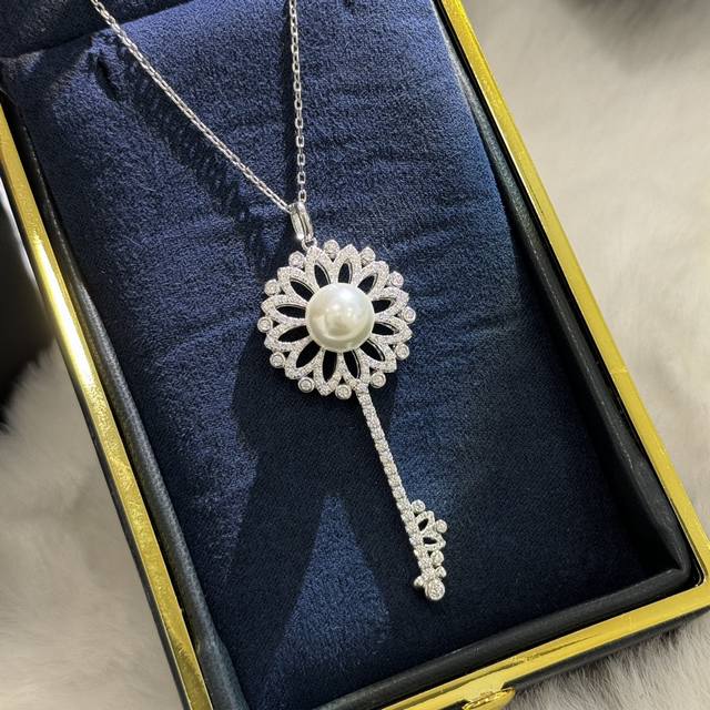 The latest Gucci necklace, the chain is higher grade, the same as the celebrity