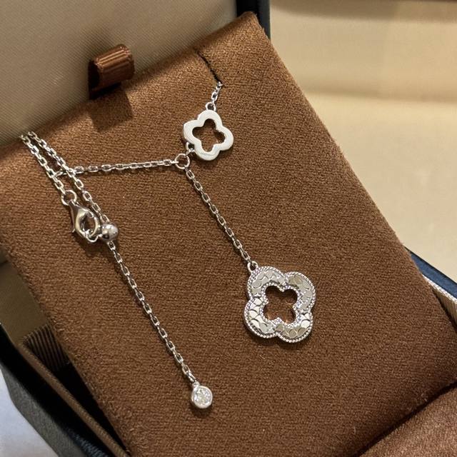Look for our products! V gold version of Bulgari ceramic diamond necklace. Both