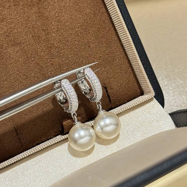B treasure classic ceramic necklace, B.Zero1 series, its classic degree needs no
