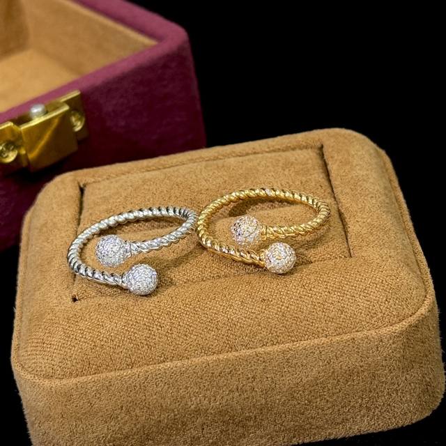 Christmas limited edition gold and silver contrast laser four-leaf clover neckla
