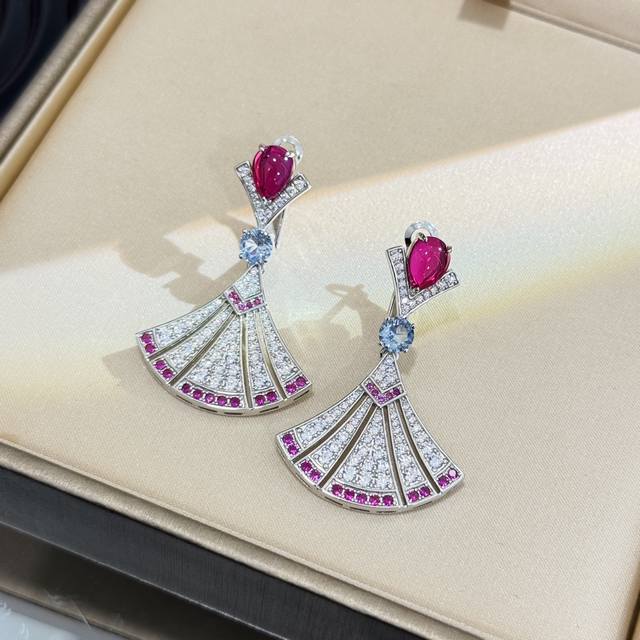 New M02476 Lv X Tm Lv Cerise bag charm from the Louis Vuitton x Takashi Murakami