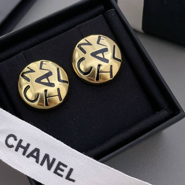 Louis Vuitton logo letter engraved earrings for men and women, silver! Lv Tailor