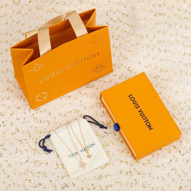 Louis Vuitton Logo Pendant Bracelet Men's Silver-Paradise Chain Bracelet-Code: M