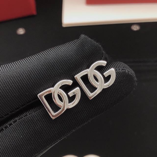 Louis Vuitton Logo blue letter logo fashion classic necklace, unisex couple silv