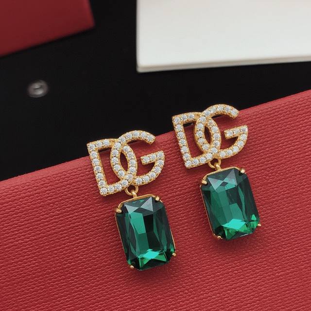 Celine Arc de Triomphe double-sided three-dimensional five-pointed star earrings