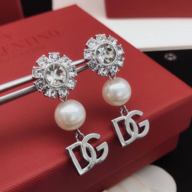Hot sale, snap up model, Lv heavy model, fashionable micro-inlaid crystal diamon