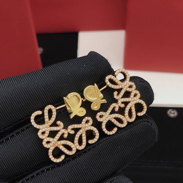 A4710 Popular Hollywood's most popular jewelry brand Messika's new luxury seven-