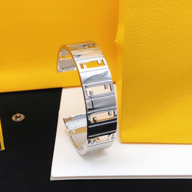 High quality details as shown in the picture 1800320 Ch Nel Xiangjia five-pointe