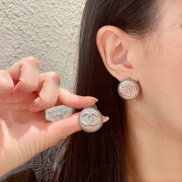 Chanel Xiaoxiang Chanel hairpin candy-colored triangle clip side clip bangs clip