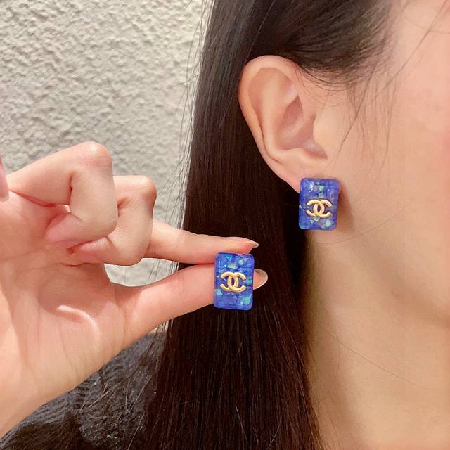 Chanel Xiaoxiang Chanel hairpin acrylic titanium steel Logo side clip bangs clip