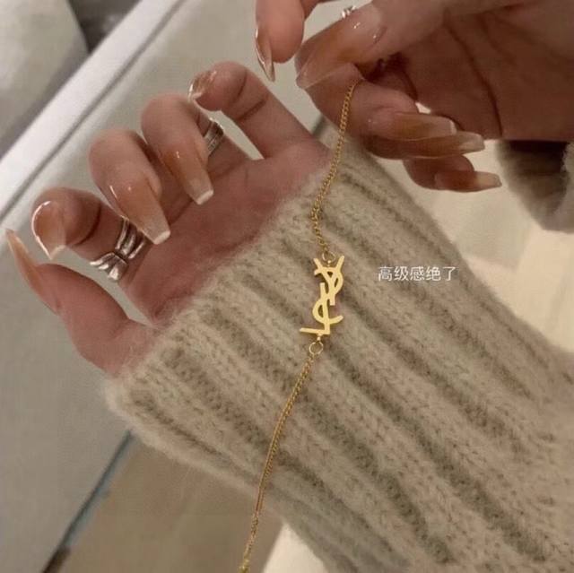 Chanel Chanel clip Candy color acrylic Logo clip Temperament versatile daily exq