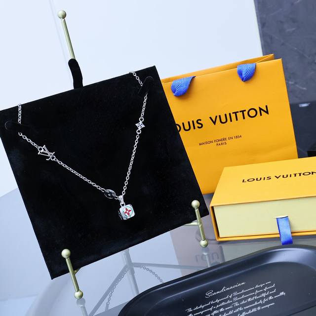 No. Lxl0220 Lv*Latest silver pearl necklace consistent Zp brass material