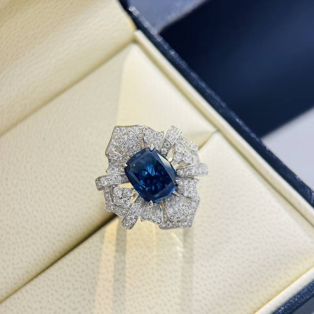 A4804 High-end jewelry Xiaoxiangshan Camellia series hollow full diamond ring No