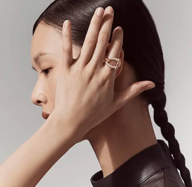 Miumiu Miu Miu Miumiu hairpin New pearl logo clip temperament versatile daily ex