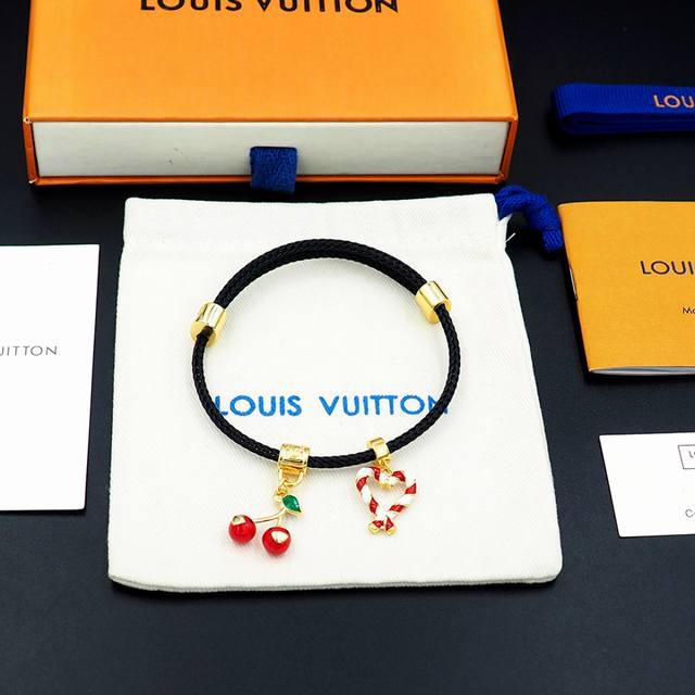 We produce D Snake Year Limited Edition Red String Bracelet Z 3000, the same sty