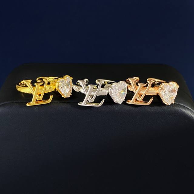 V gold Bvlgari high-end single-loop red-headed snake ring one size. The enchanti