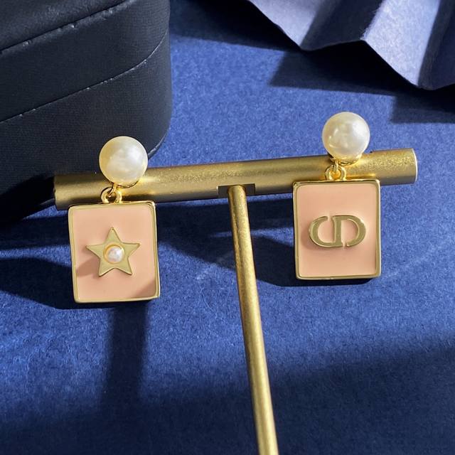 Chanel brooch hot-selling model is now on sale Exclusive high-end quality photos