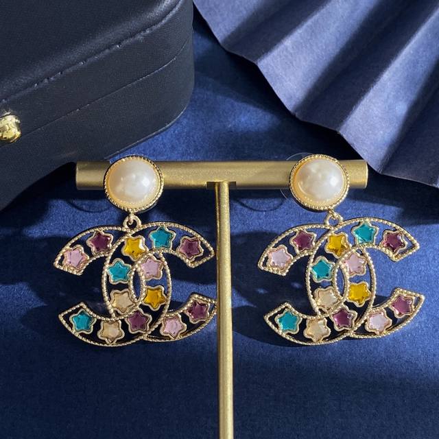 Dior Cd letter earrings This Dior Tribales earrings is a new interpretation of D