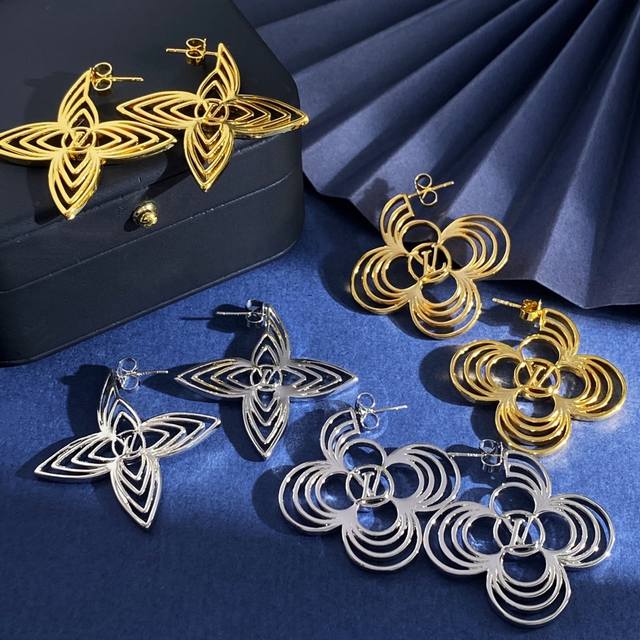 Chanel's new bracelet has a hollow design with the brand logo and various patter