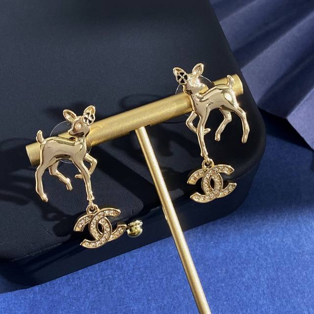 Xiaoxiang's new Chanel light gold hoop earrings are exactly the same as the orig