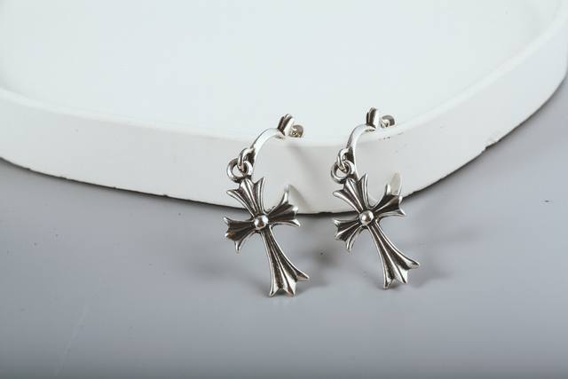 Chanel's latest autumn and winter crystal brooch classic and durable double C un