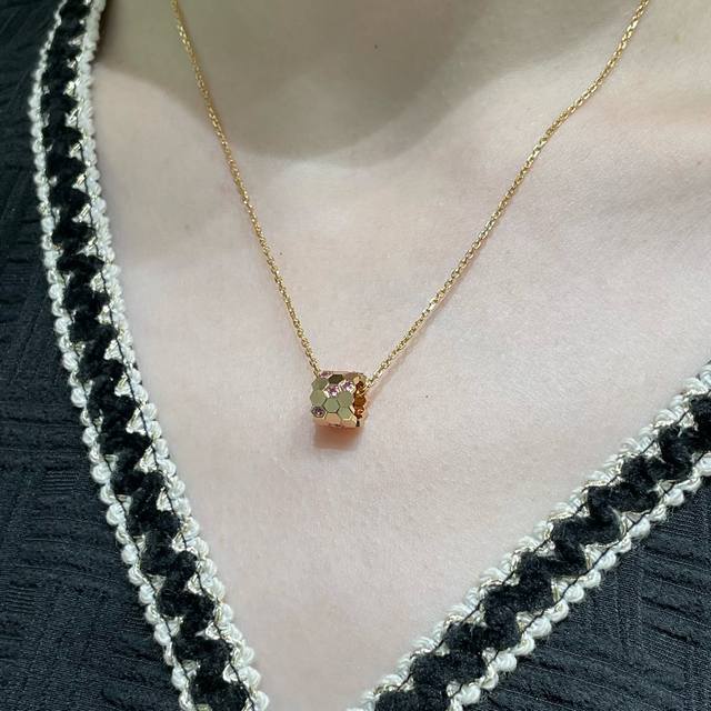 Lv Valentine's Day limited edition pink element Iconics chain bag ornament M0137