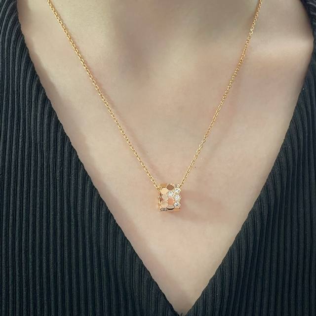 Our product Zp39000 is developed by Zp, which is truly purchased from jewelry. I