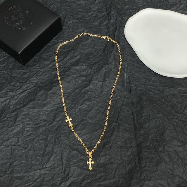 Bottega Veneta Bv necklace is full of metal, very good, the overall details are