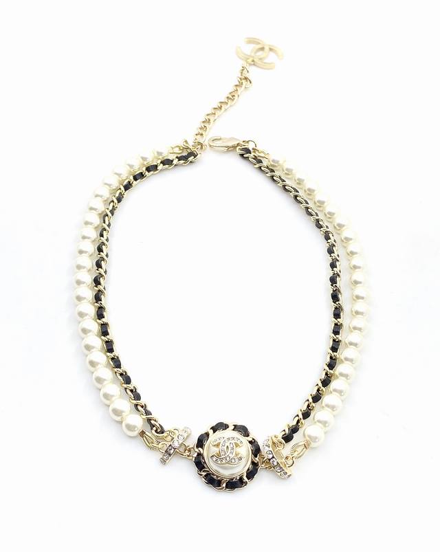 The latest gold luxury bracelet. Exclusive high-quality Gucci bracelet. The late