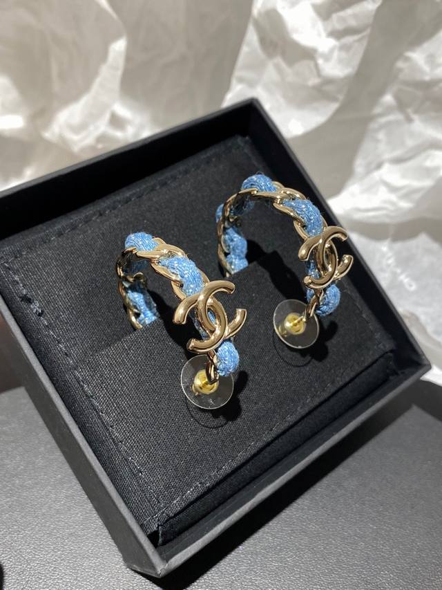 New style in stock, ready to ship Ch Nel New style heart earrings Classic double