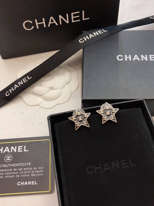 Code E2735 Dior earrings are hot-selling and popular. Dior Cd rhinestone pearl t