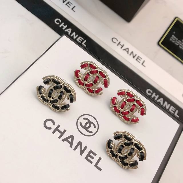 Code E2746 Chanel earrings are hot-selling and new Chan 24 white mother-of-pearl