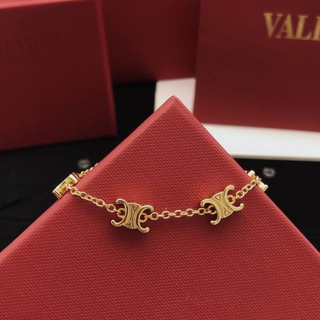 Exquisite version of Bulgari dress necklace. 18-year-old adult ceremony, what re