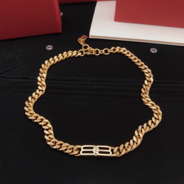 Cartier Love single diamond horn necklace, represents simplicity and softness, c