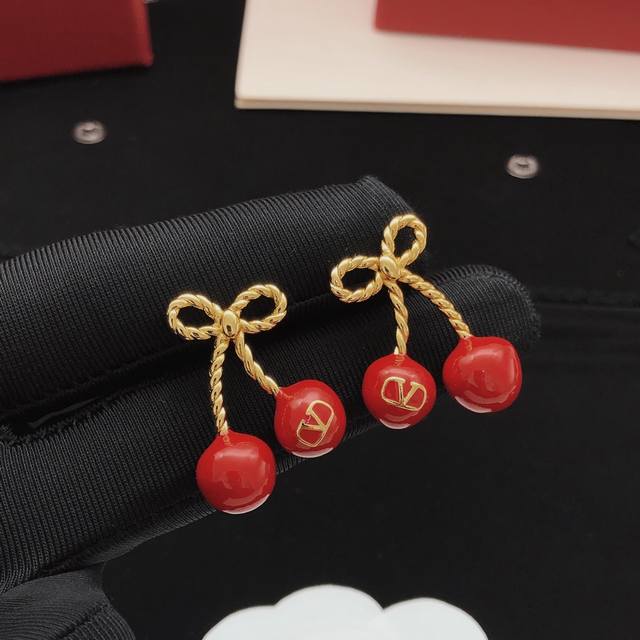 Chanel hollow crystal colored diamond camellia letter combination earrings gold